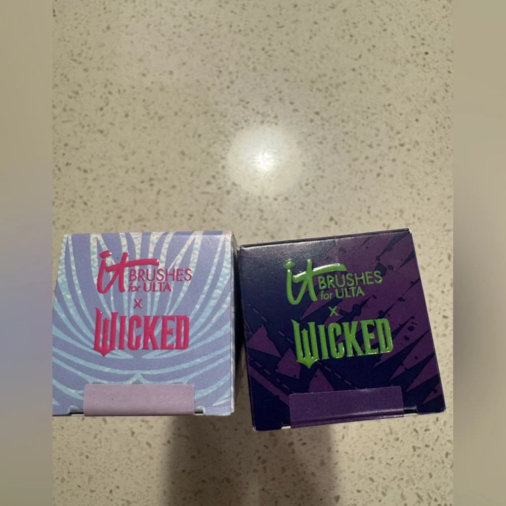 IT Brushes × Wicked Limited-Edition Elphaba & Glinda Foundation Brush NWB Set